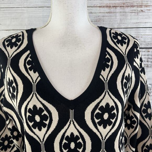 Cyrus Pullover Sweater Top size Medium Black Ivory Floral Motif Stretch Career - Picture 4 of 10